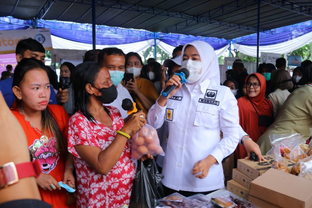 Tinjau Bazar Murah Ramadan,  Fitri Imbau Warga Tak Berlebihan