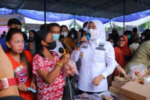 Tinjau Bazar Murah Ramadan,  Fitri Imbau Warga Tak Berlebihan