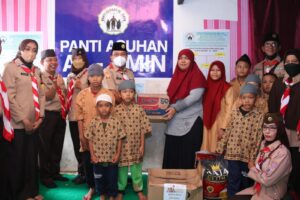 Kwarcab Pramuka Palembang Salurkan Bantuan Kepada Sesama Anggota