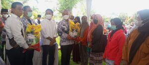 PGRI Sumsel Bagikan 5,2 Ton Beras Untuk Warga