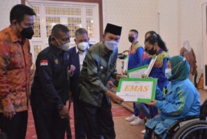 Ratusan Atlet Di Palembang Terima Bonus Dari Harnojoyo