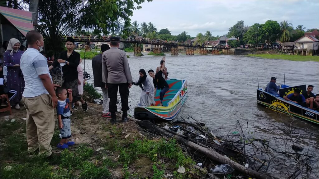 Polisi Hentikan Hiburan Speedboat di Sungai Kelekar Ogan Ilir