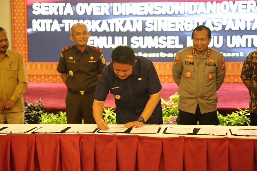 Tertibkan Truk ODOL, Pemprov Dan Polda Sumsel Teken MoU