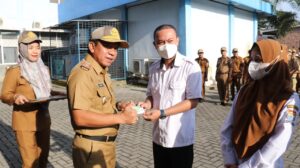 Pegawai Non ASN Diskominfo Palembang Terima Kartu BPJS Ketenagakerjaan