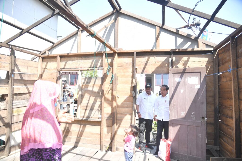 Presiden Jokowi Tinjau Penataan Kawasan dan Rumah Layak Huni di Permukiman Belawan