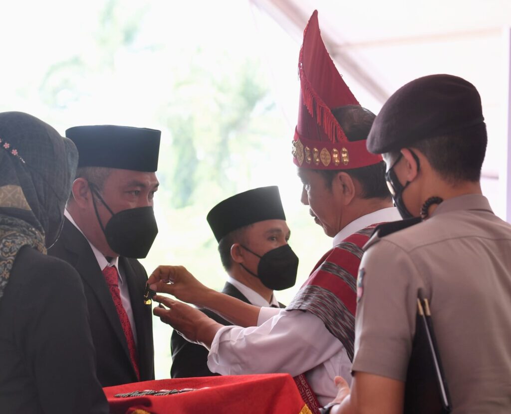 Presiden Beri Penghargaan Satyalencana Wira Karya kepada 12 Penerima