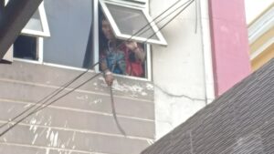 Pria ODGJ Mengamuk, Satu Ruko Nyaris Dibakar Habis