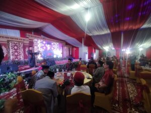 Harnojoyo Jamu Peserta Upacara Di Rumah Dinasnya