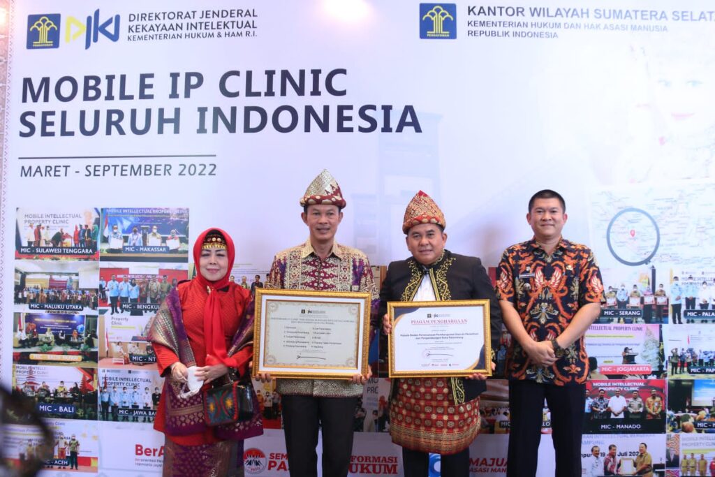 10 Sertifikat KIK Disematkan DJKI Kemenkuham RI Bagi Masyarakat Palembang