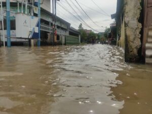 Curah Hujan Tinggi Sebabkan Beberapa Kawasan Di Palembang Terendam Banjir