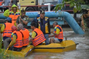 Walikota Tinjau Langsung Lokasi Banjir Di Palembang