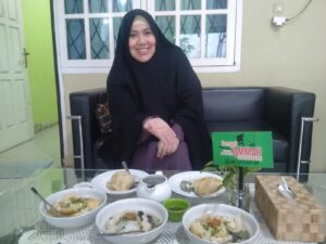 Tinggalkan Karir Di Perbankan, Komariah Kini Geluti Bisnis Kuliner