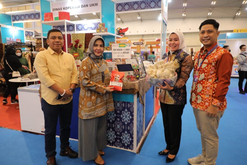 Pasar Global TEI 2022 Pasarkan Pempek dan Kain Songket