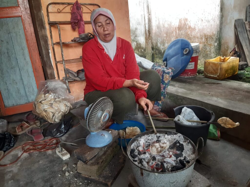 Kemplang Panggang Jepit, Kuliner Khas Yang Mampu Geliatkan Ekonomi Warga Tanjung Raja