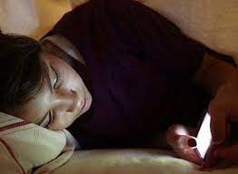 Bahaya Paparan Sinar Biru dari Layar Gadget