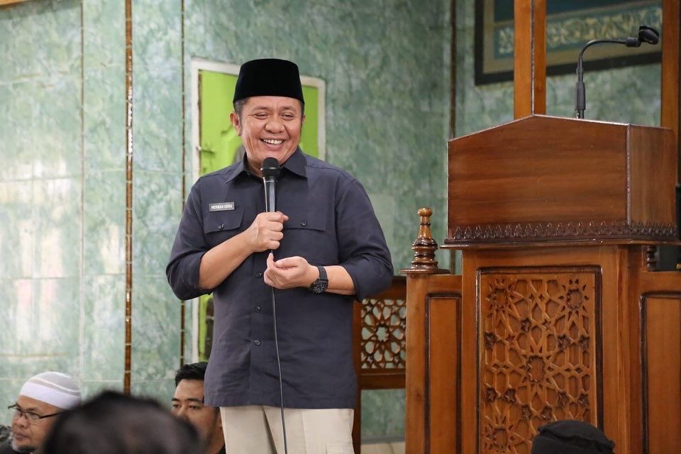 Safari Jum’at di Masjid Irhamna Sako, Herman Deru Bantu Perbaikan Jalan Serta Ajak Warga Sukseskan Program GSMP