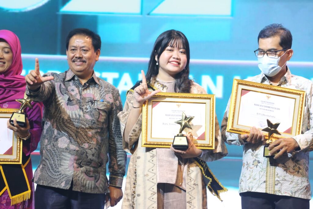 Komitmen Kembangkan Literasi dan Minat Baca, Duta Literasi Sumsel Dianugerahi Penghargaan Oleh Perpusnas