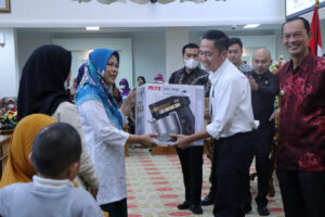 Pemkot Palembang Bagikan Bantuan DID Untuk Ratusan Pelaku UMKM