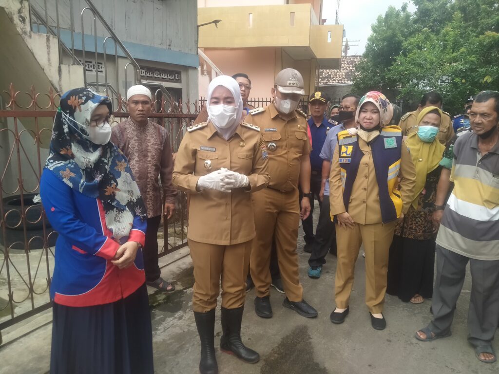Respon Keluhan Warga Terkait Infrastruktur Saluran Air, Wawako Fitri Langsung Cek Ke Lapangan