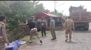 Sat Pol PP Ogan Ilir Bongkar Ratusan Bangunan Liar Di Jalan Protokol