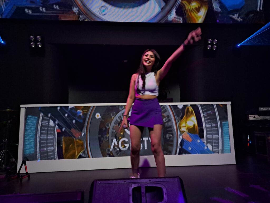 Keseruan Malam Ocean Light Bar & Kafe Palembang Dimeriahkan DJ Agesty