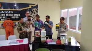 Polda Sumsel Bongkar Gudang Pengoplosan BBM Ilegal Di Muara Enim