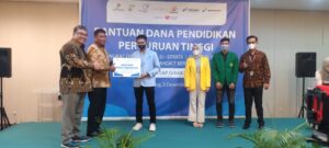 MEDCO E & P GRISSIK Serahkan Beasiswa Bagi 360 Mahasiswa Dan Guru Honorer