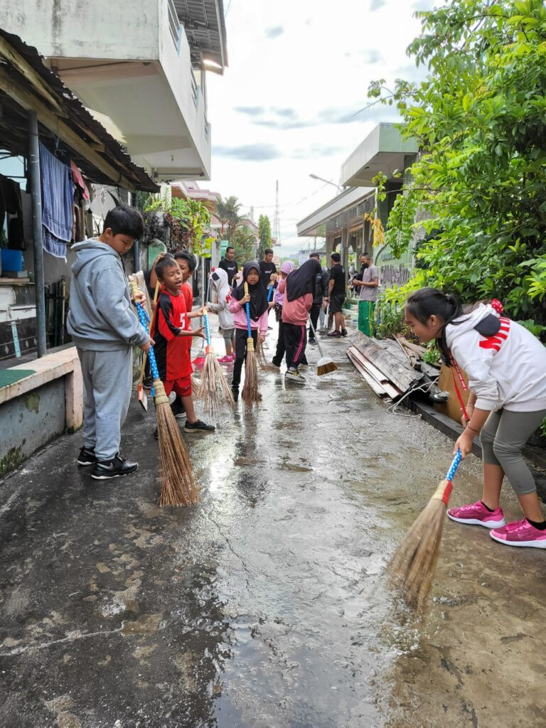 Bangun Gapura di 6 Kota, IOH Region Sumatera Ajak Warga Kerja Bakti