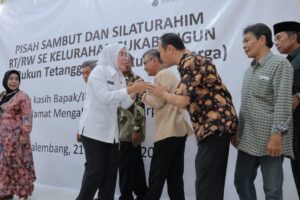 Fitrianti Agustinda Hadiri Pisah Sambut Ketua RT dan RW Di Kelurahan Sukabangun