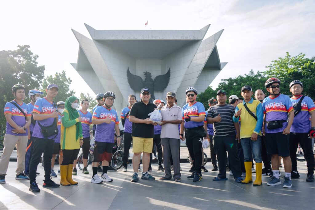 BI Sumsel Gowes & Bakti Sosial Kepada Pejuang Kebersihan, Perahu Getek & Veteran di Palembang