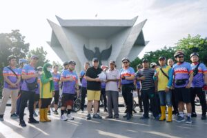 BI Sumsel Gowes & Bakti Sosial Kepada Pejuang Kebersihan, Perahu Getek & Veteran di Palembang