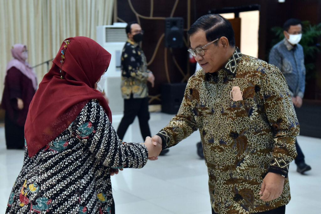 Pramono Anung Lantik Dyah Pancaningrum sebagai Deputi Bidang Kemaritiman dan Investasi