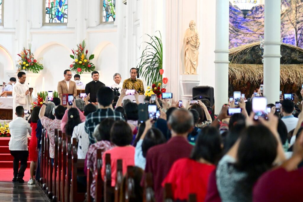 Kunjungi Gereja di Sekitar Kota Bogor, Presiden Ucapkan Selamat Natal bagi Umat Kristiani
