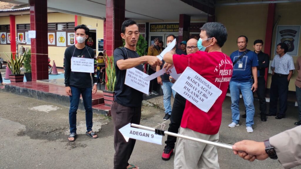Rekonstruksi Pembunuhan Pedagang Nasi Di Palembang Diwarnai Aksi Protes Pihak Keluarga