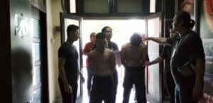 Ketakutan Dihajar Masa, Dua Pelaku Begal Lari Masuk Rumah Polisi