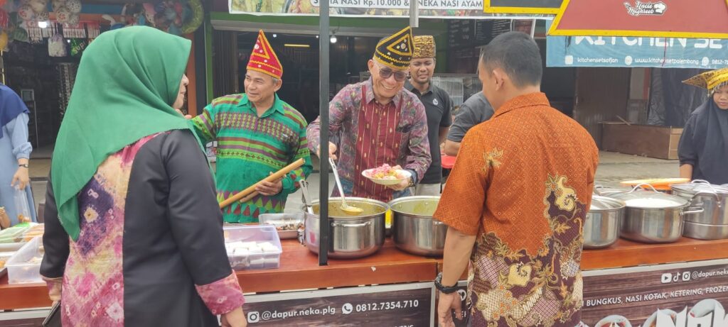 Apresiasi Gaya Khas Kuliner Dapur Neka, Kadisbudpar Sumsel Ikut Layani Pembeli