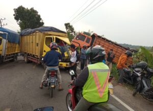 Lakalantas Kembali Terjadi Di Jalintim, Dua Truk Saling Bertabrakan