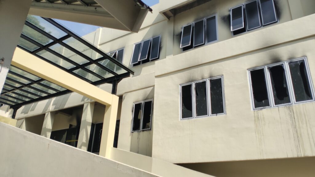 Gedung Kosong Berlantai 2 Politeknik Negeri Sriwijaya Hangus Terbakar