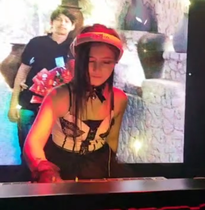 Penampilan Dj Mareta Frank Sukses Meriahkan Pesta Malam Di Kenzo Live Palembang