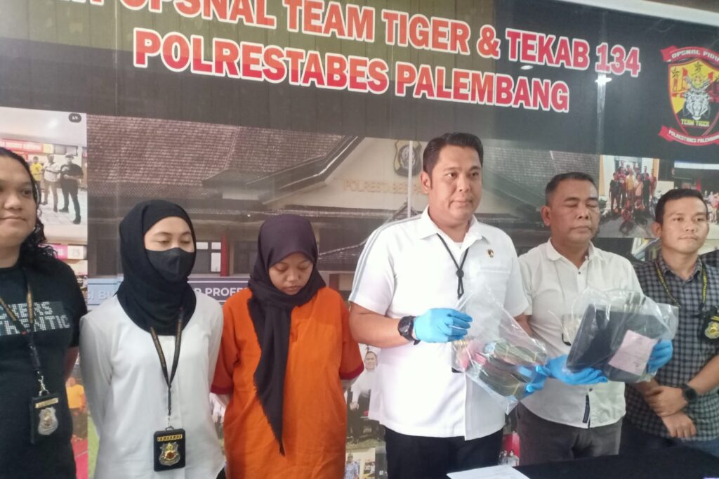 Terdesak Tagihan Pinjol, Seorang Karyawati Nekat Bobol Brankas Minimarket Tempat Ia Bekerja