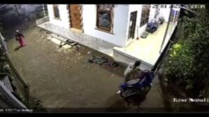 Curi Motor Ketua RW Saat Terawih, Pasutri Ketahuan Identitasnya Saat Dilihat Rekaman CCTV