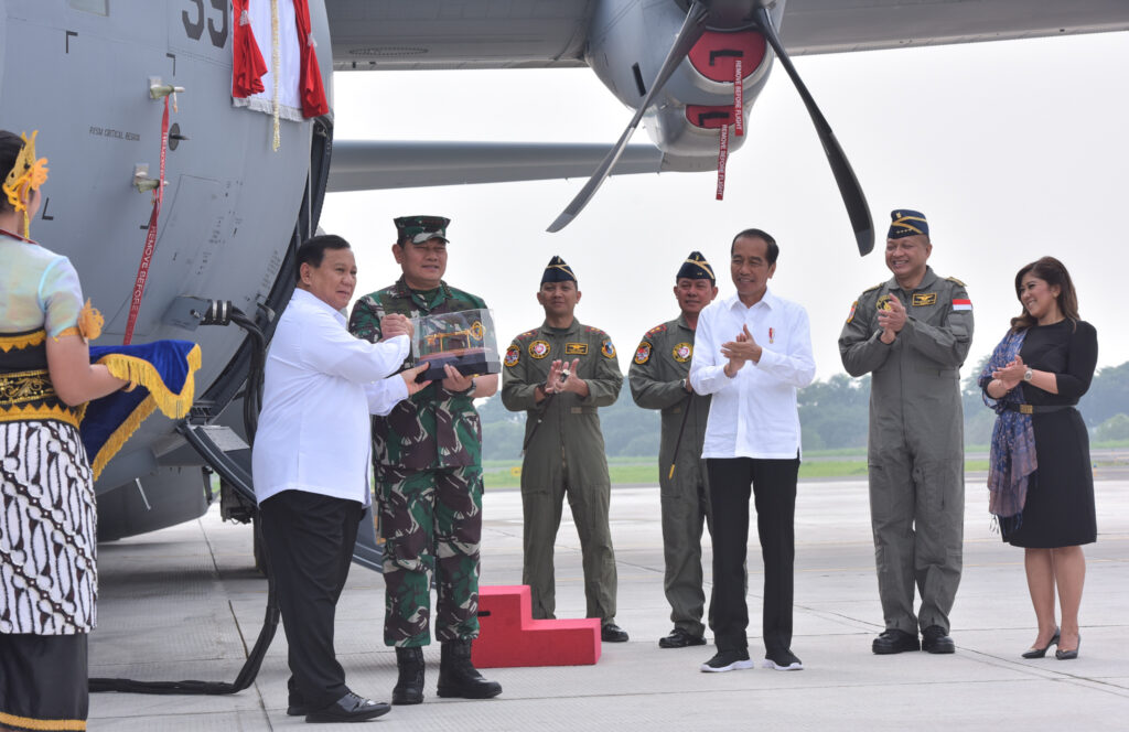 Jokowi Saksikan Penyerahan Pesawat Super Hercules TNI AU