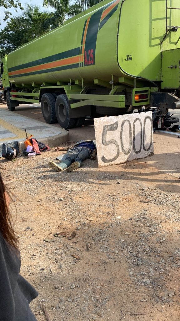 Pengendara Motor Tewas Usai Terlindas Truk Tangki