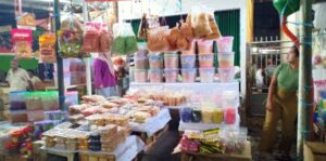 Puluhan Pedagang Kue Mulai Padati Pasar Indralaya