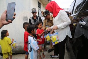 Feby Deru Tinjau Kondisi Korban Kebakaran Sekaligus Serahkan  Bantuan