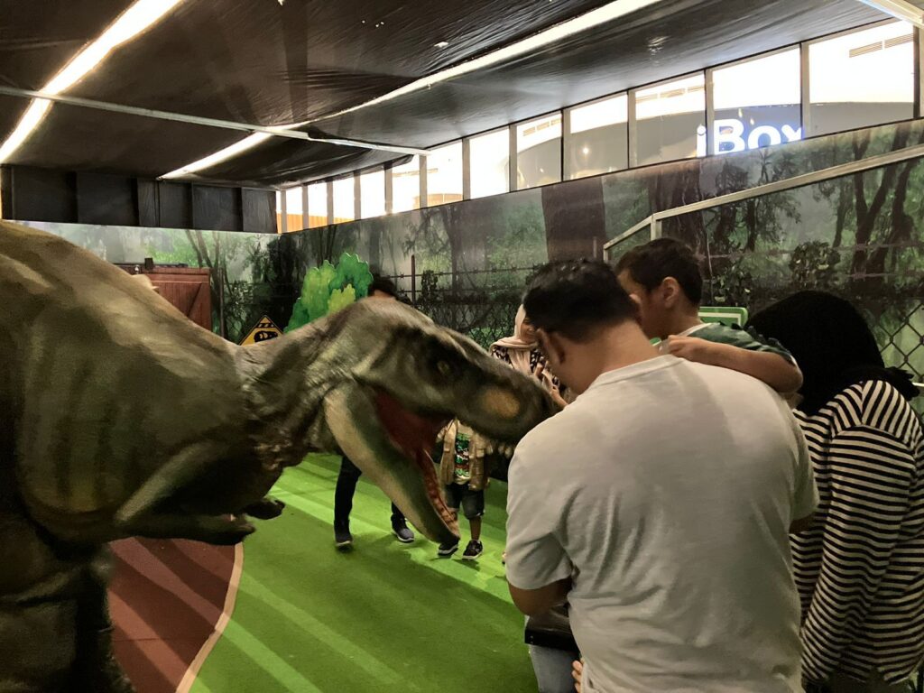 Ingin Ajak Anak Saksikan Wahana Dino Jungle, Warga Palembang Kini Cukup Ke Palembang Icon