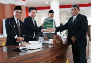 Fraksi Di DPRD Sampaikan Pandangan Terkait Tiga Raperda Usulan Bupati OI