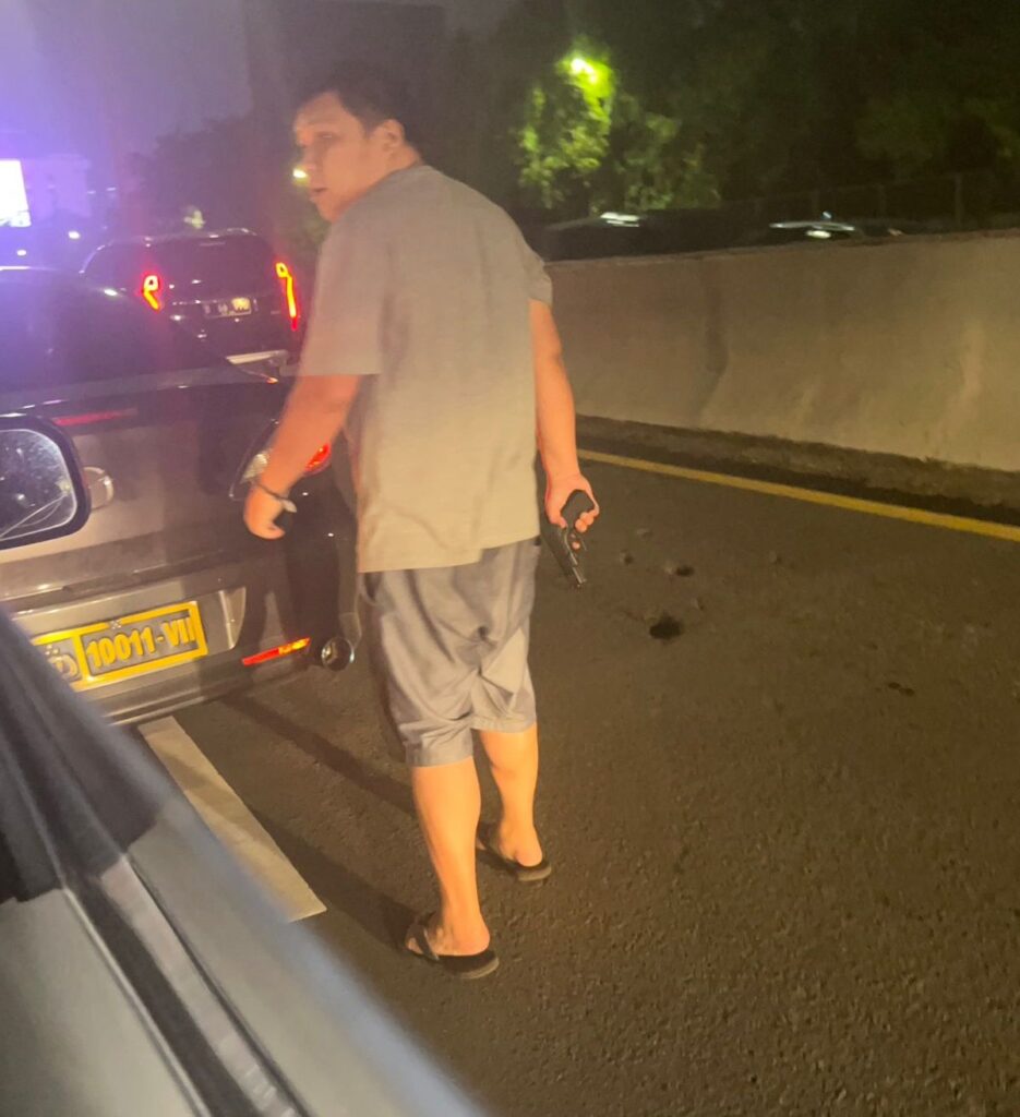 Viral Aksi Koboy Mobil Plat Polri Todongkan Senpi Ke Sopir Taksol