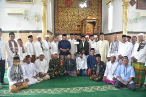 Safari Jum’at di Masjid Hibatul Haqqi 2 Ilir, Herman Deru Ingatkan Pentingnya Rasa Ikhlas Memakmurkan Masjid