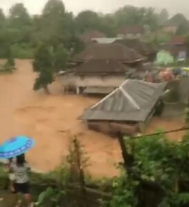 Banjir Bandang Di OKU Selatan Hanyutkan Rumah Warga